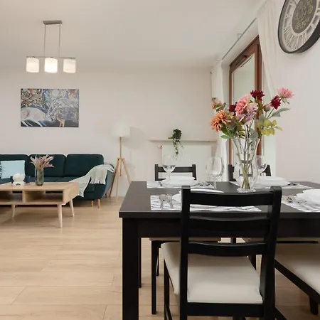 Chlodna European Square By Renters *