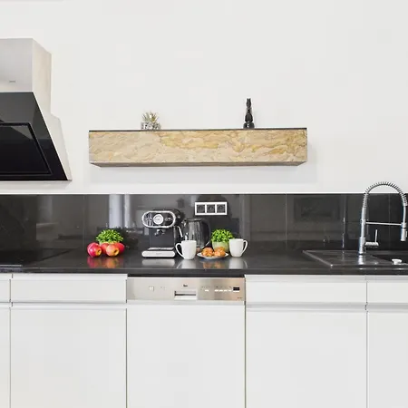 Chlodna European Square By Renters *